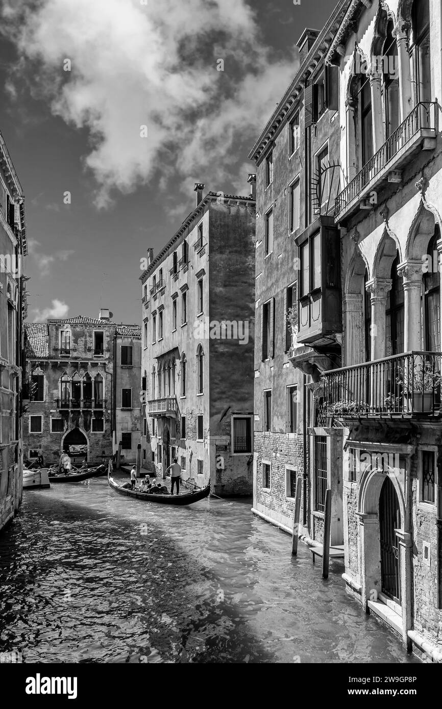 Black and white view of the San Marco district and the Rio dei Barcaroli near the Frezzaria swimming pool, Venice, Italy Stock Photo