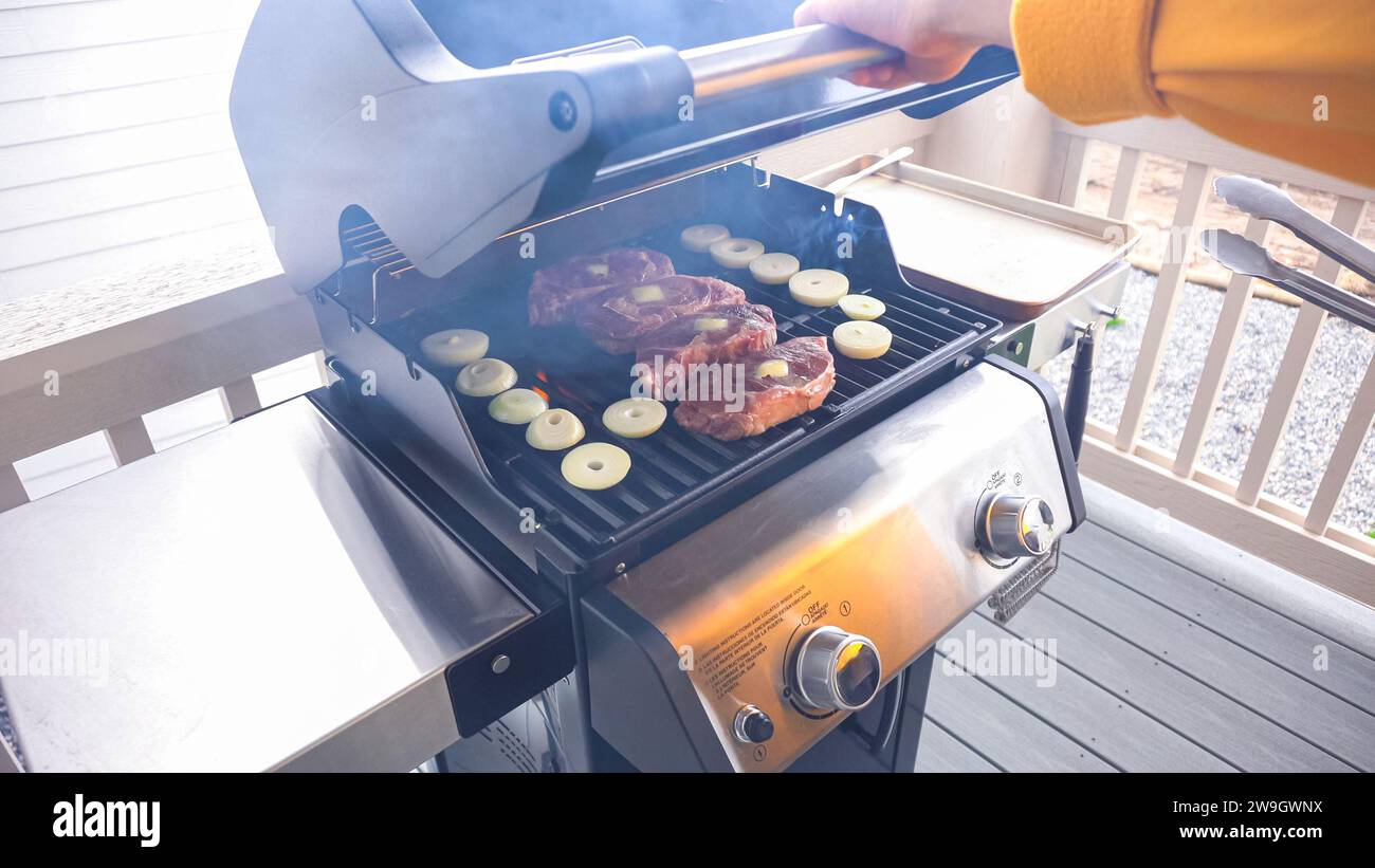 Two burner gas grill hi-res stock photography and images - Alamy