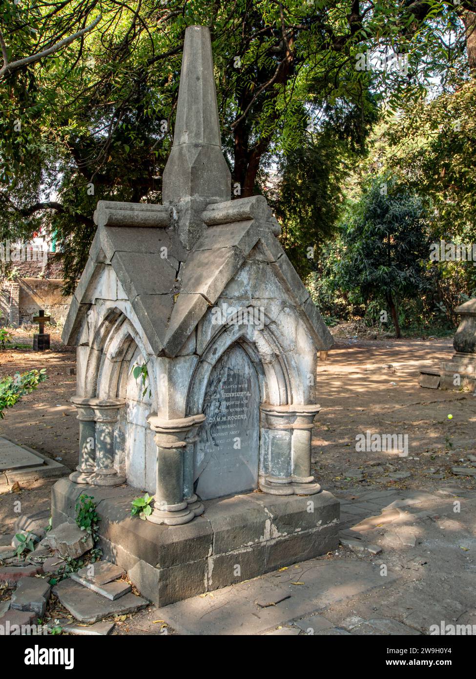 Cemetery sundial hi-res stock photography and images - Alamy