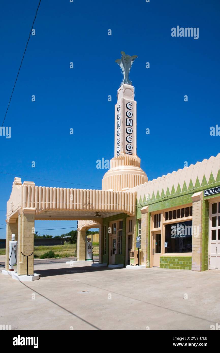 art deco conoco tower and u drop inn shamrock texas on route 66 Stock Photo