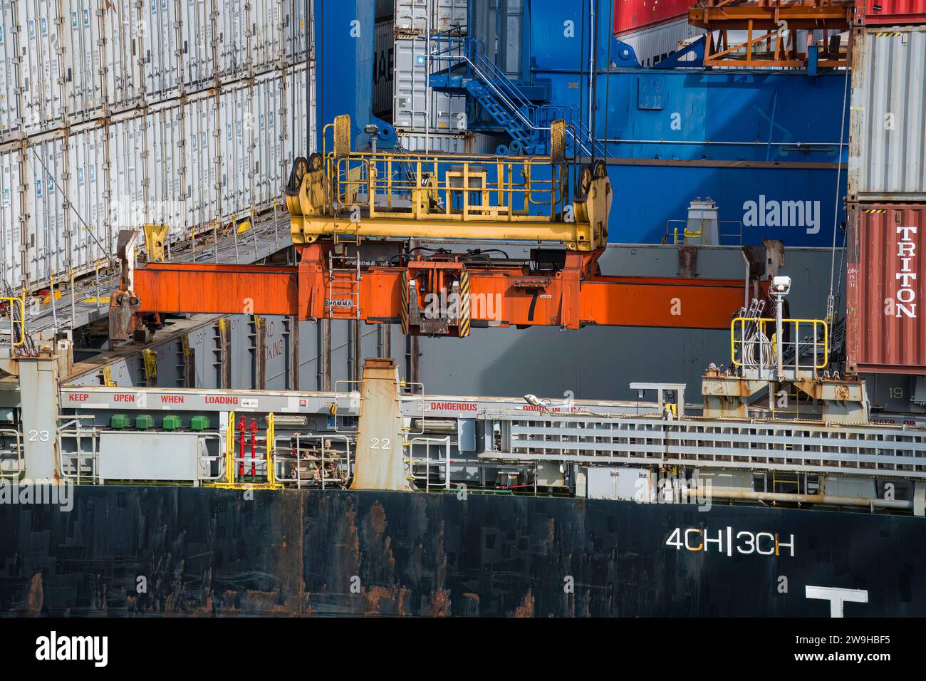 The spreader bar of a Port Chalmers (NZL) container crane about to