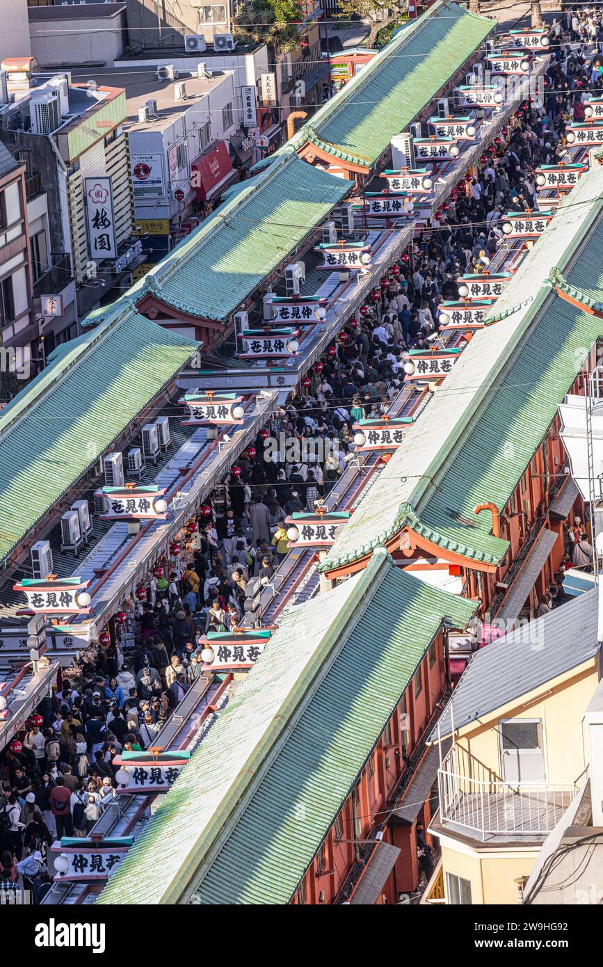TOKYO/JAPAN - November 19, 2023:lots of tourists visit the Senso Ji temple Stock Photo