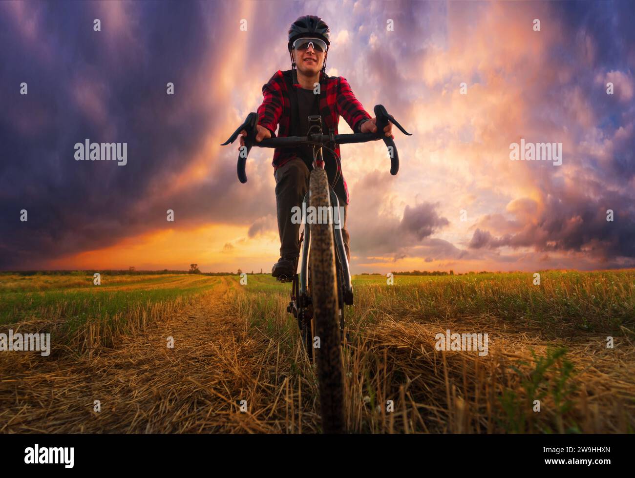Front view of bike ride hi-res stock photography and images - Alamy