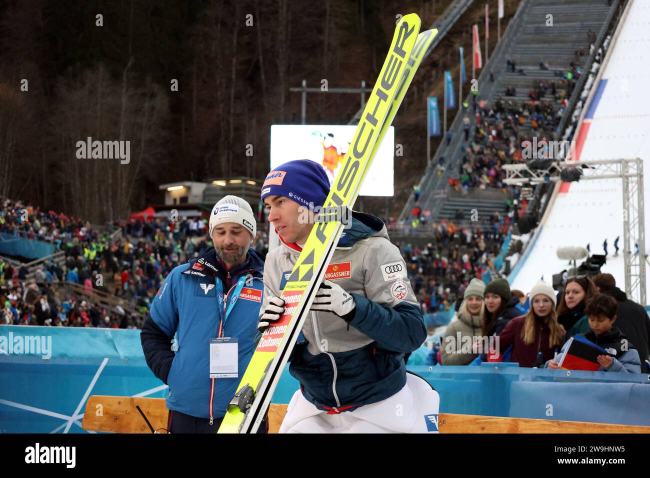 Oberstdorf, Deutschland. 28th Dec, 2023. Auf geht s in die