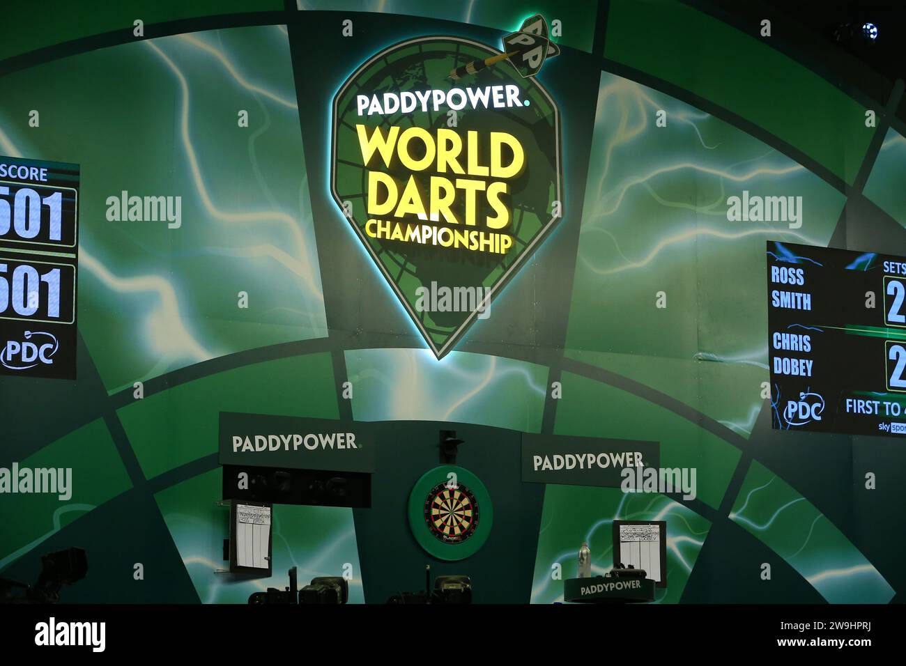 Alexandra Palace, London, UK. 28th Dec, 2023. 2023/24 PDC Paddy Power World Darts Championships