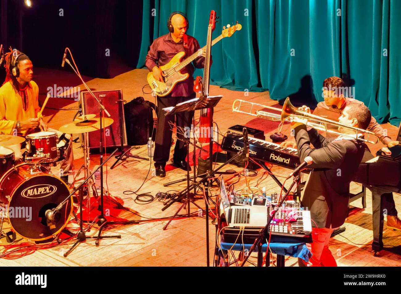 Yasek Manzano live performance in Teatro La Caridad (Charity Theater