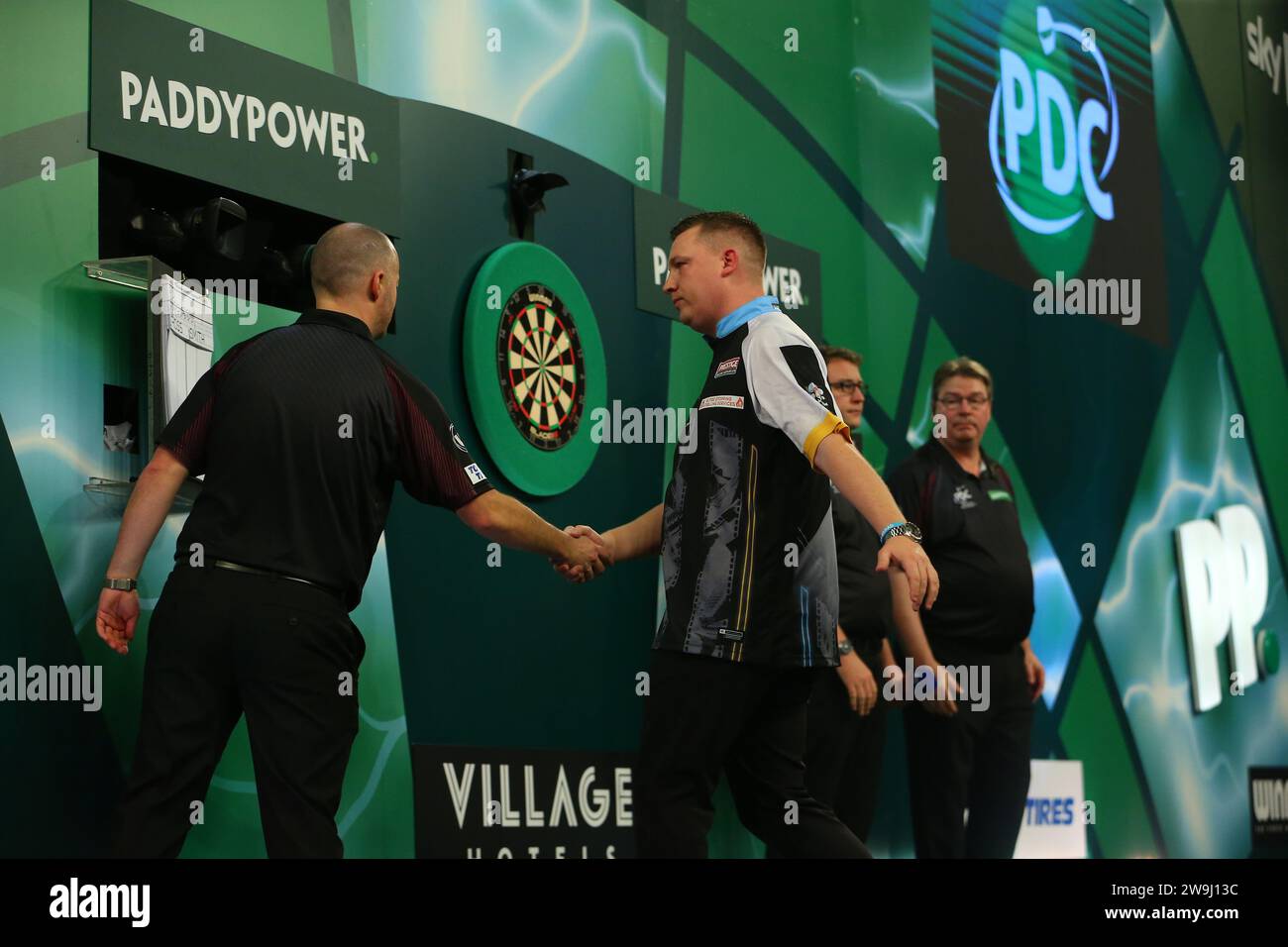Alexandra Palace, London, UK. 28th Dec, 2023. 2023/24 PDC Paddy Power