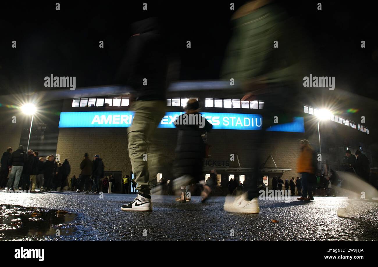 Fans arrive for the Premier League match at the American Express Stadium, Brighton. Picture date: Thursday December 28, 2023. Stock Photo