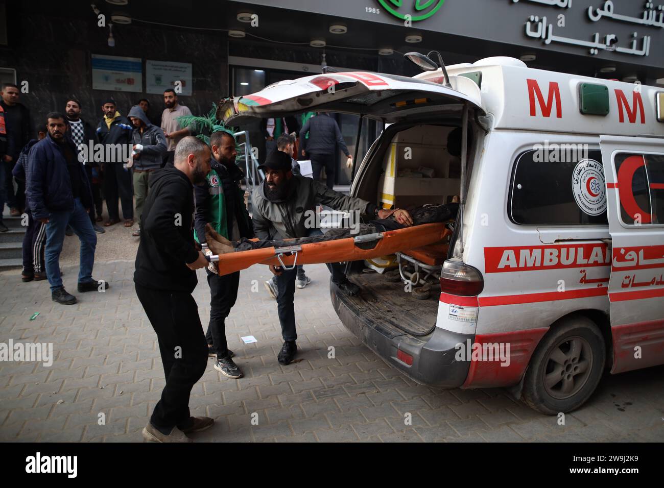 Gaza. 28th Dec, 2023. An injured man is transferred to a hospital near Nuseirat Refugee Camp, central Gaza Strip, on Dec. 28, 2023. The number of Palestinian deaths due to Israel's attacks on the Gaza Strip has risen to 21,320 with 55,603 injured, said the Gaza Health Ministry on Thursday. Credit: Xinhua/Alamy Live News Stock Photo