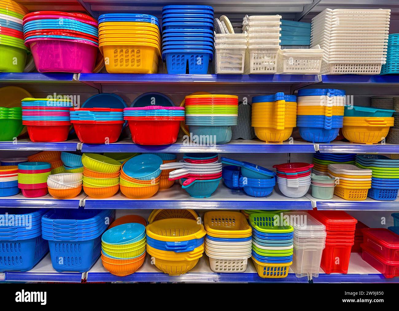 Empty plastic box kitchen shelves hi-res stock photography and images ...