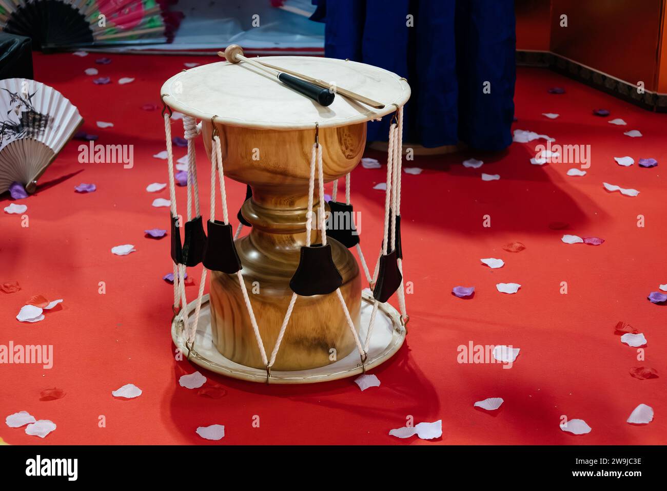Traditional Korean drum the Janggu or changgu Stock Photo - Alamy