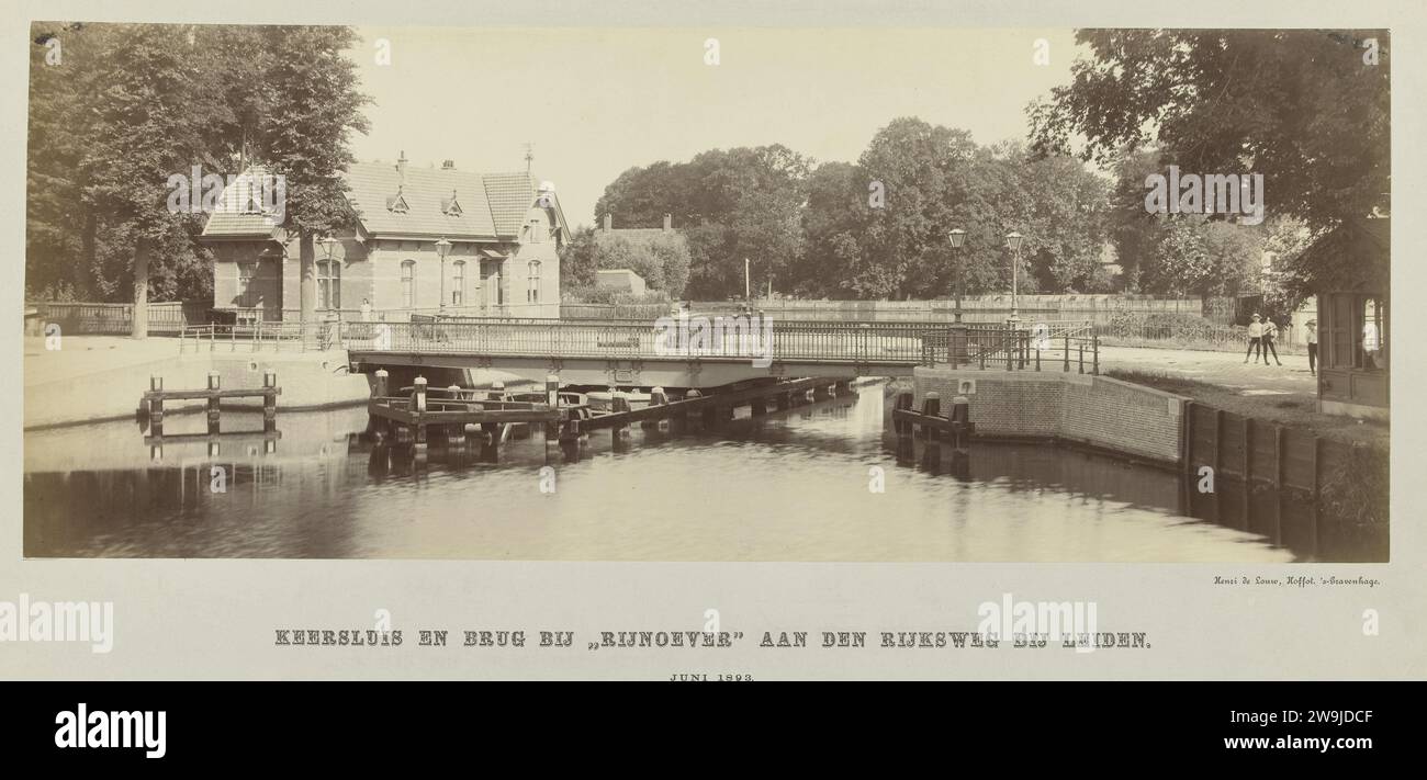 Keer lock and bridge near Rijnoever near Leiden, Henri de Louw, 1893 photograph  The Hague cardboard. photographic support albumen print bridge in city across river, canal, etc. Leiden Stock Photo