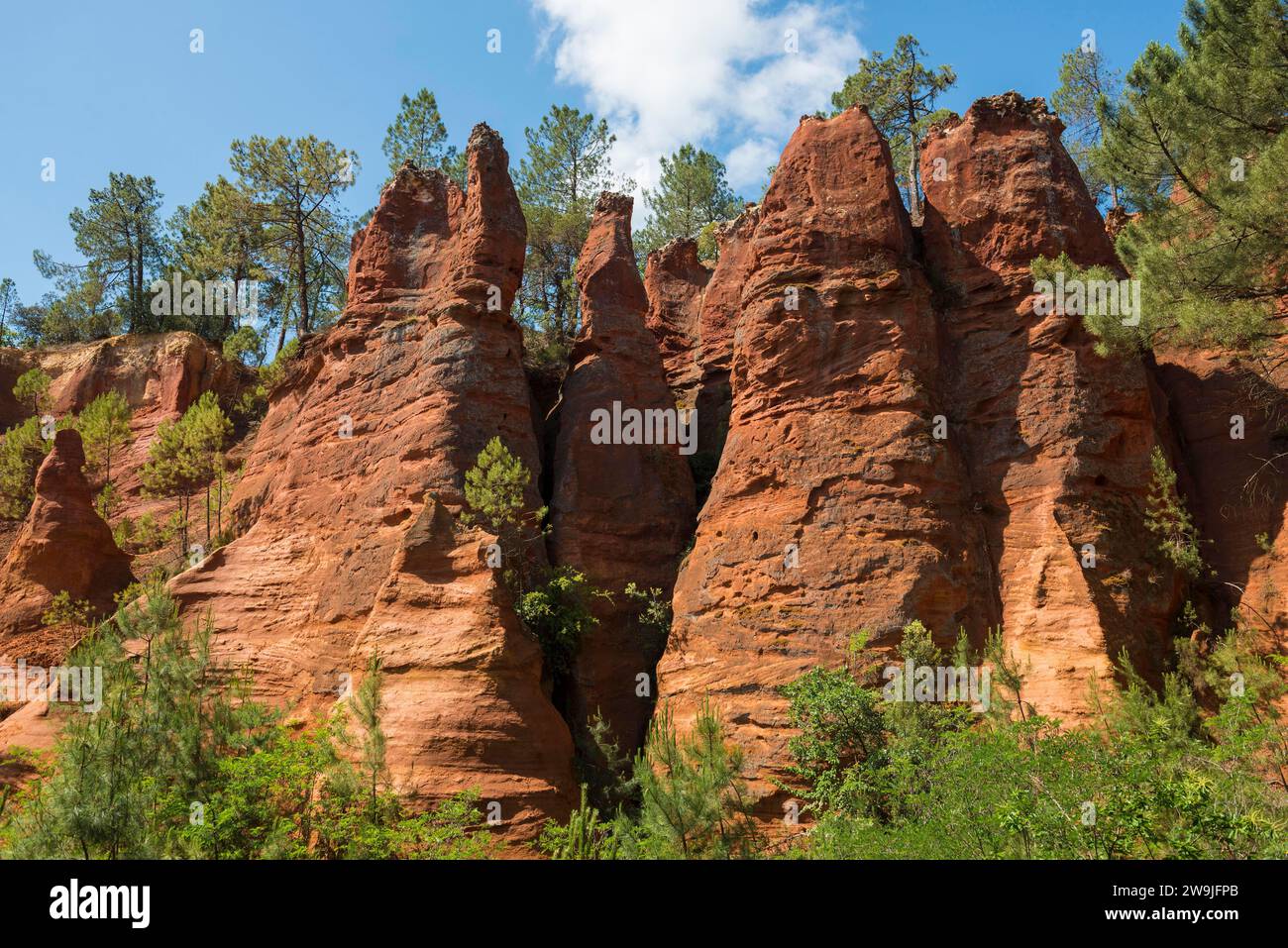 Red rocks, Le Sentier des Ocres, ochre nature trail, Roussillon ...