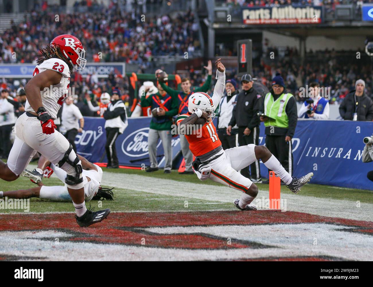 Bronx, NY, USA. 28th Dec, 2023. Miami Hurricanes quarterback Jacurri