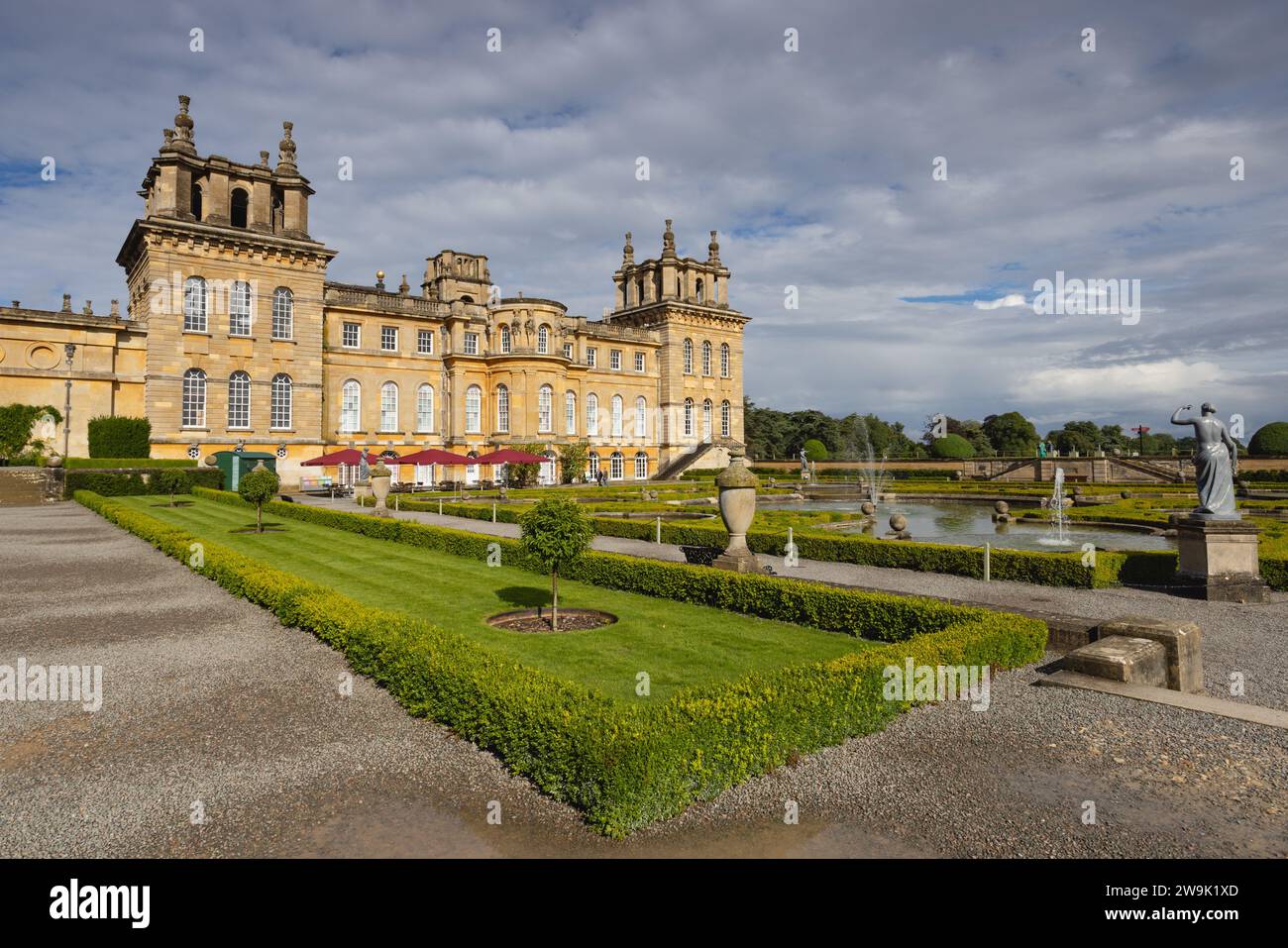 18th century country house hi-res stock photography and images - Alamy