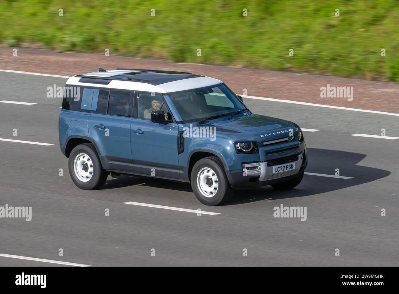 Land rover defender isolated hi-res stock photography and images - Alamy