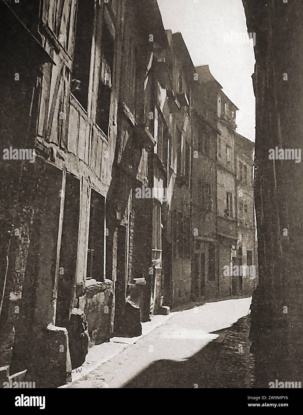 France 1939 - An old street in Rouen - France 1939 - Une vieille rue de ...