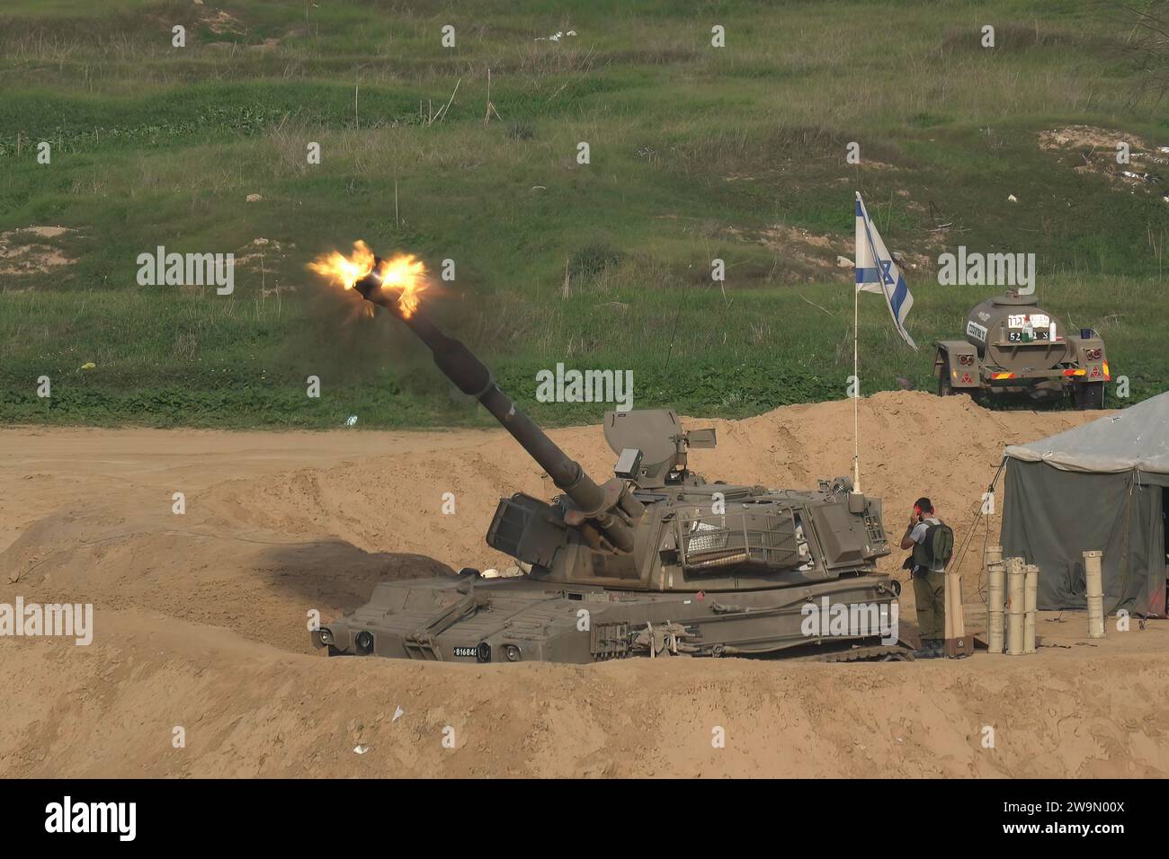 An Israeli artillery unit fires rounds into southern Gaza Strip amid continuing battles between Israel and the militant group Hamas on December 27, 2023 at the Gaza border, Israel. Stock Photo