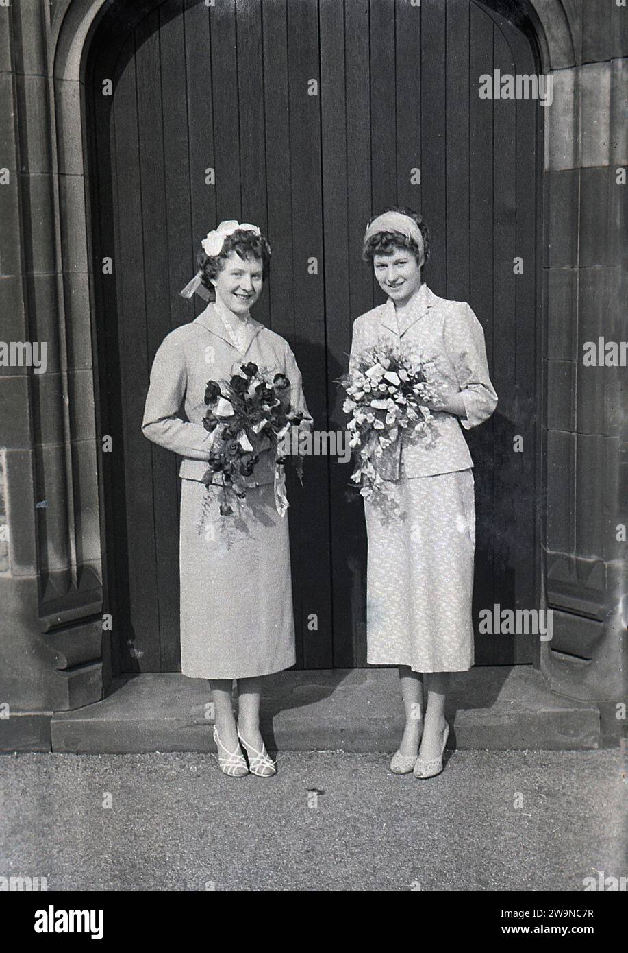 Bride and bridesmaids 1950s hi-res stock photography and images - Alamy