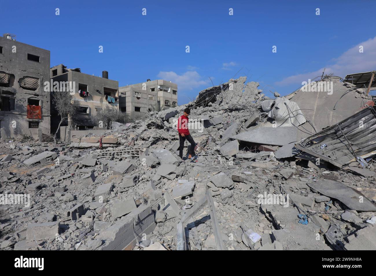 Palestinian residents search for their belongings after the Israeli ...
