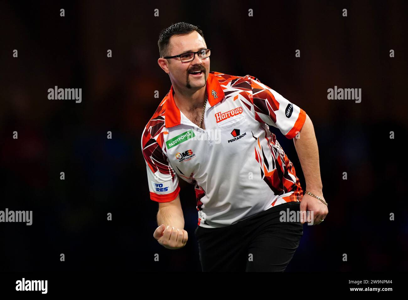 Damon heta darts hi-res stock photography and images - Alamy