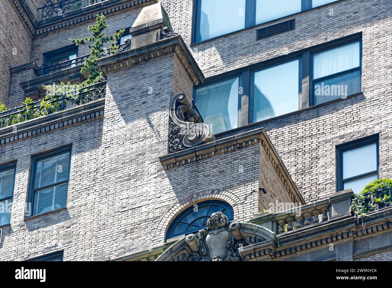Terra cotta accents the brick façade of 480 Park Avenue, an Emery Roth