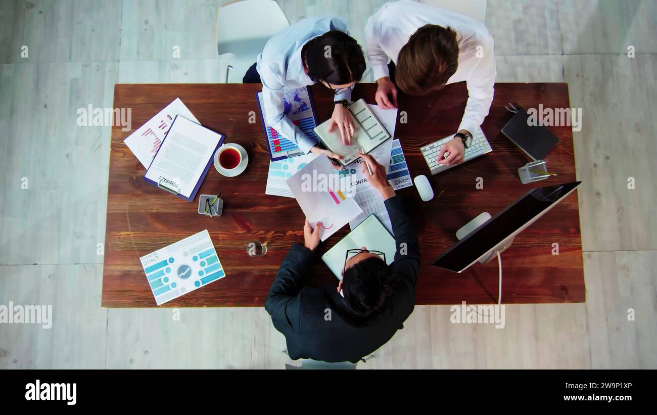 Top view business presentation with data analysis dashboard on TV screen in modern meeting room. Business people brainstorming or working together to Stock Photo