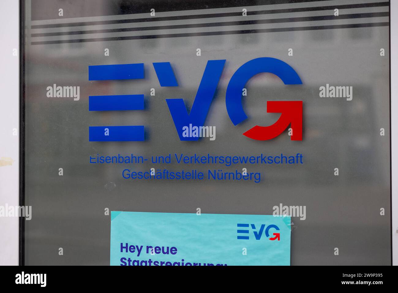 Evg Roup Logo Logo der Eisenbahn- nd Verkehrsgewerkschaft EVG auf der Eingangstür der ...