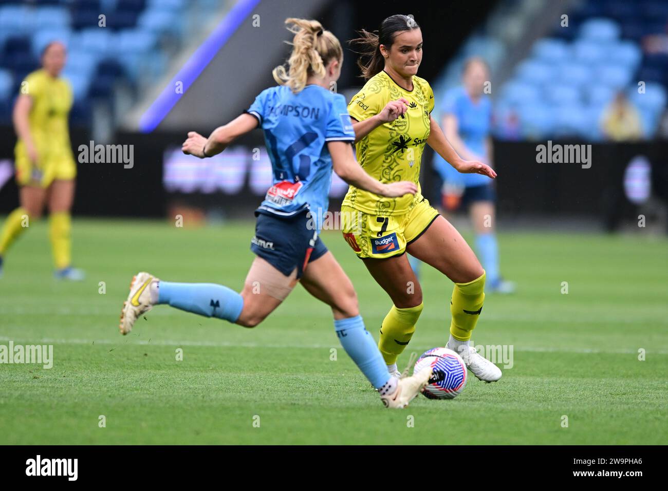 Sydney, Australia. 29th Dec, 2023. Jordan Thompson (L) of the Sydney FC ...