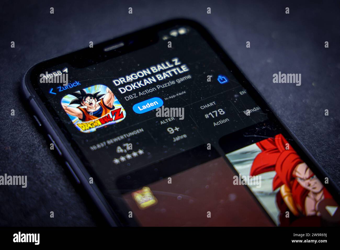 App Store - Apple - Apple App Store auf einem iPhone. Apps Was wir gerade Spielen - Alte und neue Favoriten. DRAGON BALL Z DOKKAN BATTLE // 29.12.2023 *** App Store Apple Apple App Store on an iPhone Apps What were playing right now Old and new favorites DRAGON BALL Z DOKKAN BATTLE 29 12 2023 Stock Photo