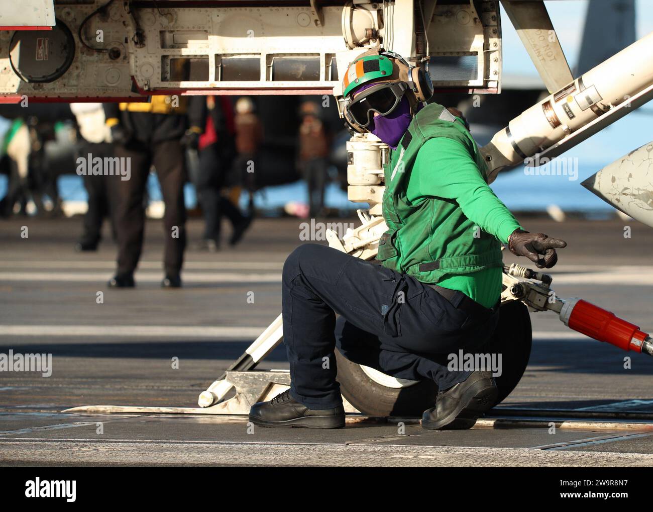 Aviation Boatswain's Mate (Equipment) 2nd Class Carlos Rodriguez ...