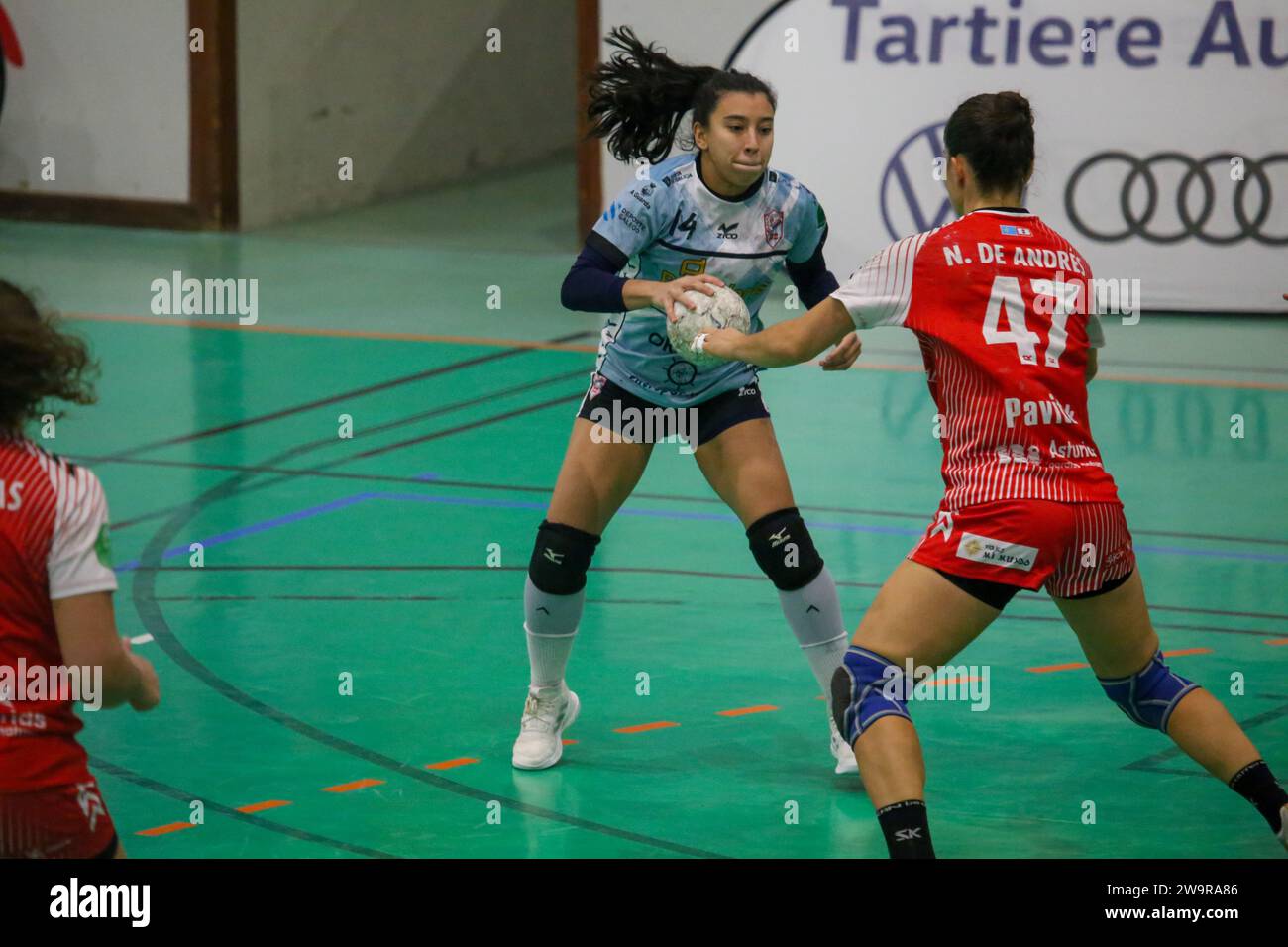 Gijon, Spain, 29th December, 2023: Mecalia Atletico Guardes player, Maria Paula Fernandez (14, L) with the ball against Nayla de Andres (47, R) during the 13th matchday of the Liga Guerreras Iberdrola 2023-24 between the Motive.co Gijon Balonmano La Calzada and Mecalia Atletico Guardes, on December 29, 2023, at the La Arena Pavilion, in Gijon, Spain. Credit: Alberto Brevers / Alamy Live News. Stock Photo