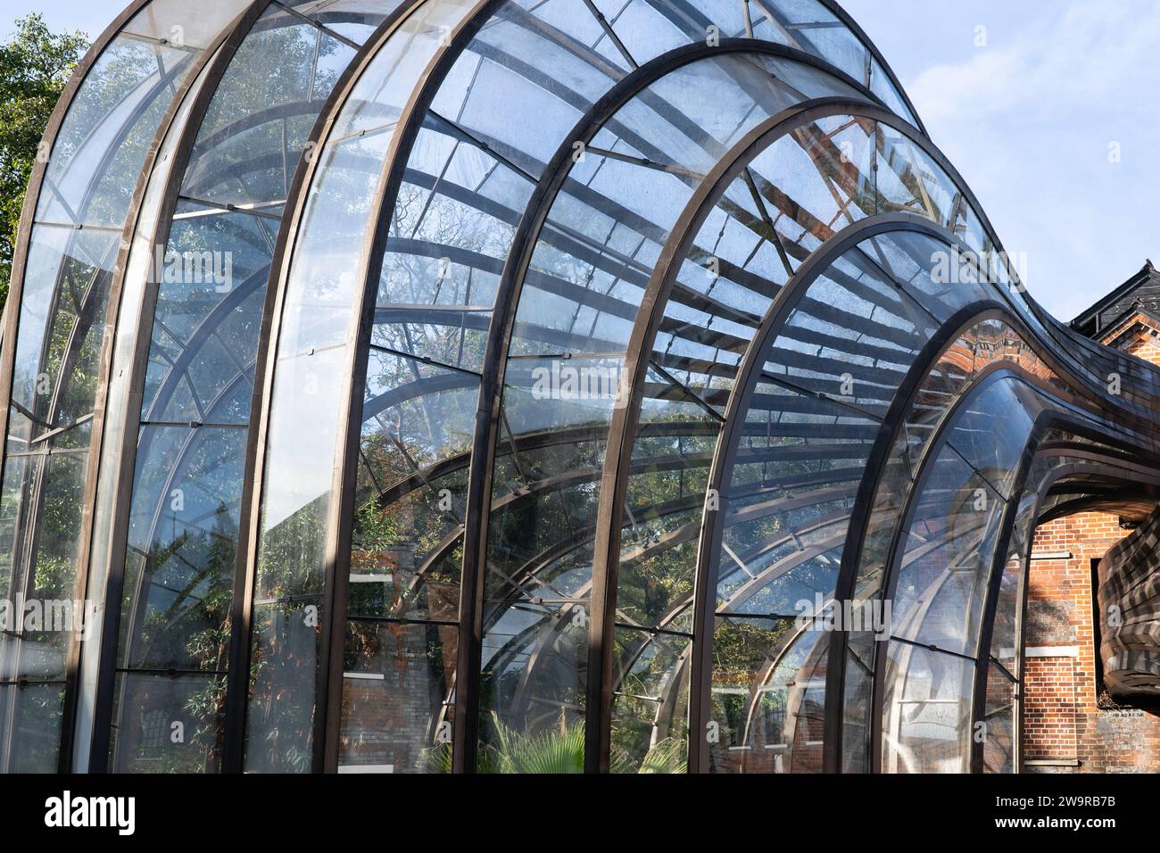 Closeup of the iconic Mediterranean intertwining glasshouses designed by Heatherwick Studios, at Laverstoke Mill - Bombay Sapphire distillery, UK Stock Photo