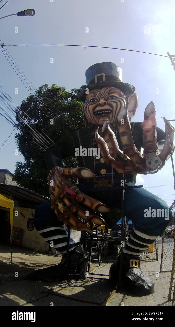 GYE-MONIGOTES GIGANTES Guayaquil, viernes 29 de diciembre del 2023 Nuevamente los Gigantes de papel se toman las calles del suburbio de Guayaquil, personajes animados, de tv, peliculas y de juegos hecho por artesanos son la gran atraccion que hasta el 12 de enero seran expuestos en la denominada Ruta de los Gigantes . Fotos: CÃ sar Munoz/API Guayaquil Guayas Ecuador SOI-GYE-MONIGOTESGIGANTES-51d827953f9674e6a94f35bcffc149b0 *** GYE GIGANTIC MONIGOTES Guayaquil, Friday, December 29, 2023 Once again the paper giants take the streets of the suburb of Guayaquil, animated characters, tv, movies and Stock Photo