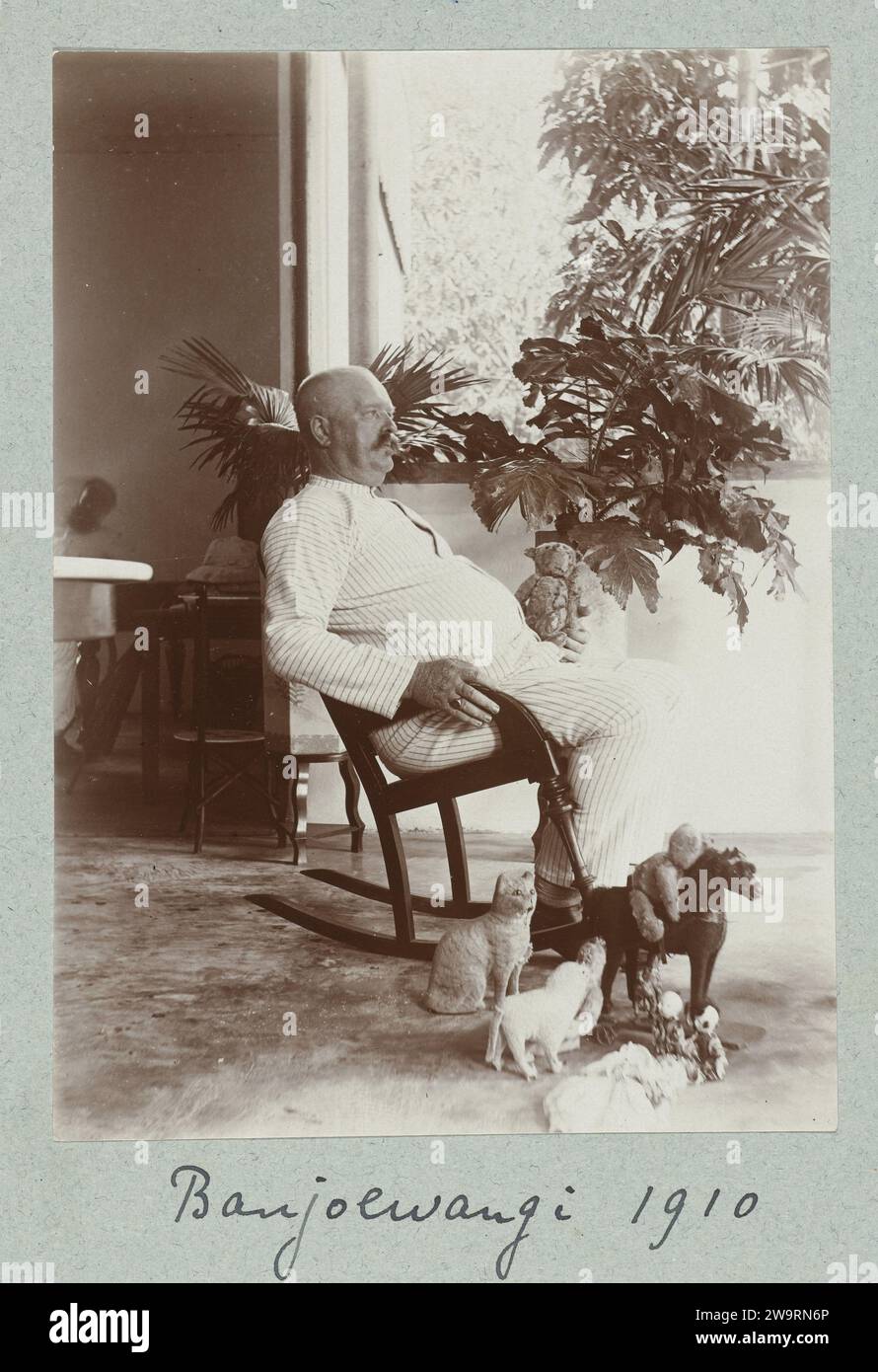 Two men rocking chair hi res stock photography and images Alamy