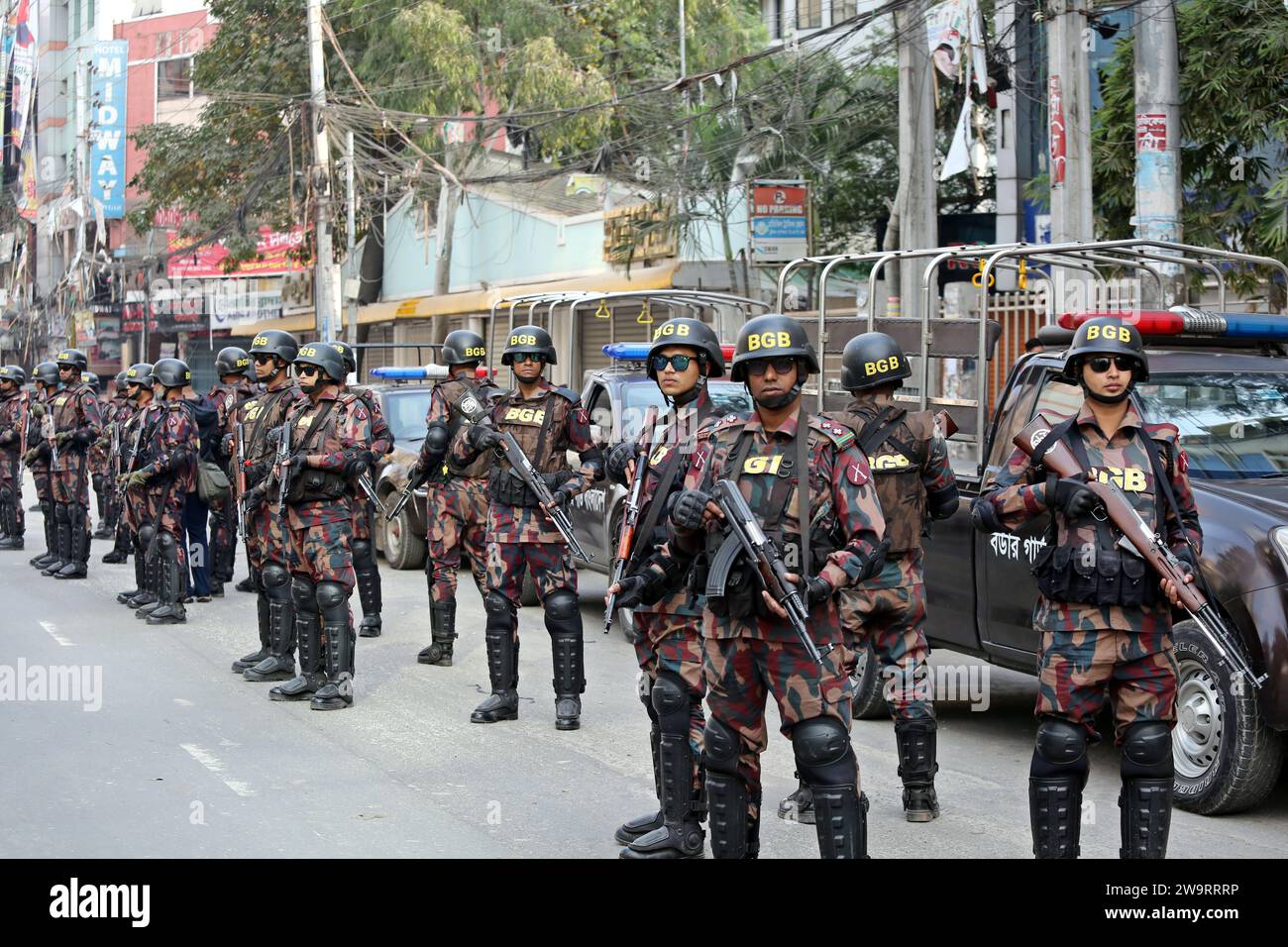 Members Of Border Guard Bangladesh (BGB) Stand Guard In A Street For The Upcoming 12th General Election In Dhaka, Bangladesh On December 30, 2023. Ele Stock Photo