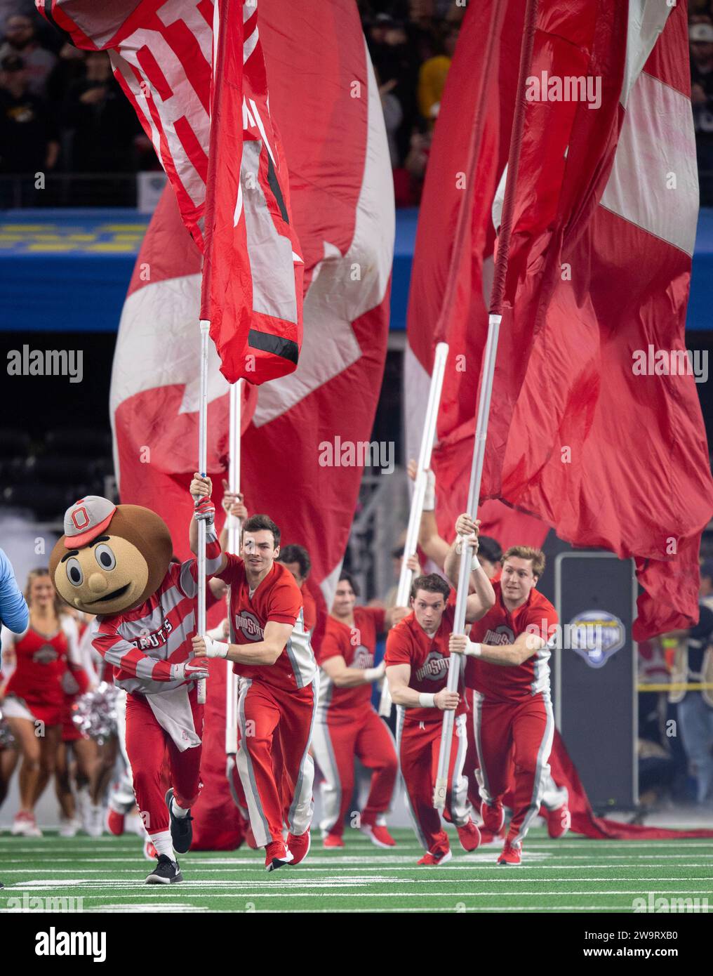 Arlington, Texas, USA. 29th Dec, 2023. The Ohio State cheer squad