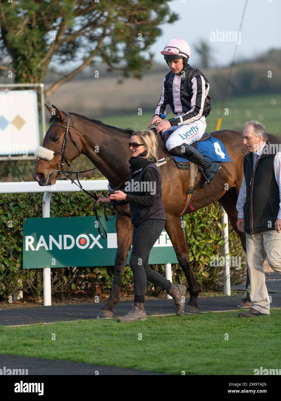 Lazy Sunday, ridden by Charlie Deutsch, trained by Richard Mitford-Slade, runs 4th in the handicap hurdle at Wincanton, March 21st 2022 Stock Photo