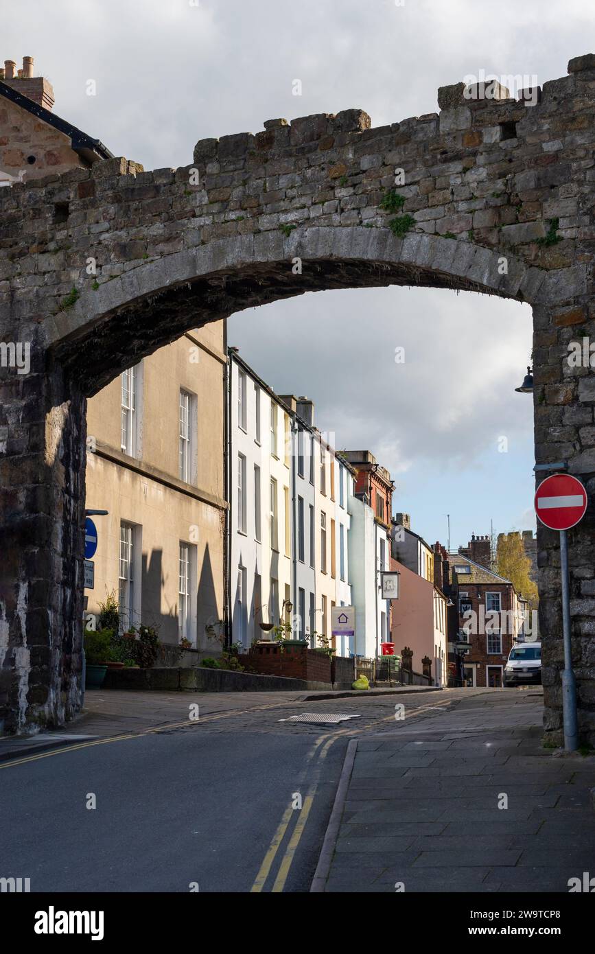Arch in the old town walls of the historic town of Caernarfon in Gwynedd, North Wales. Stock Photo