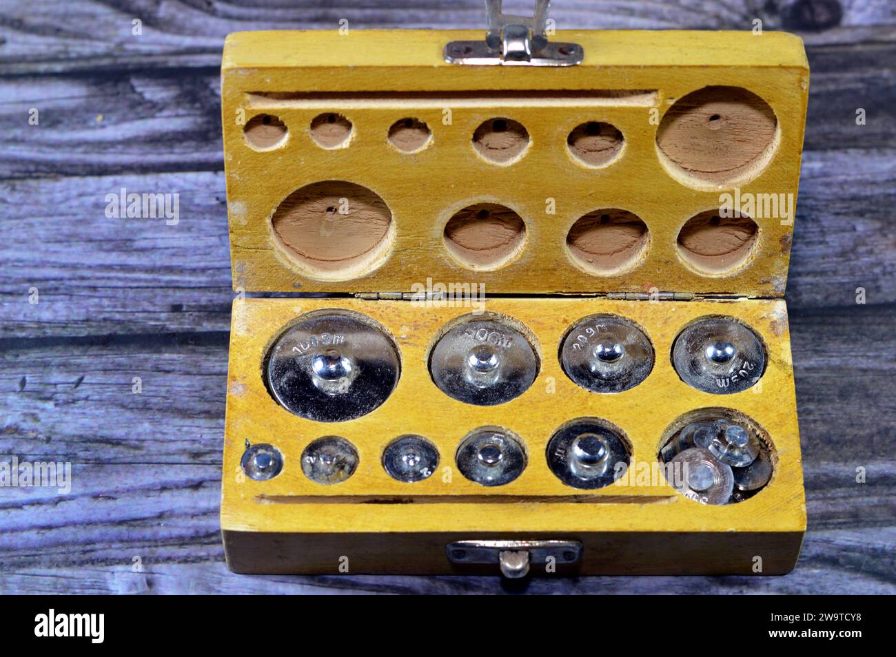 Laboratory weights and masses, used to calibrate scales or balances or