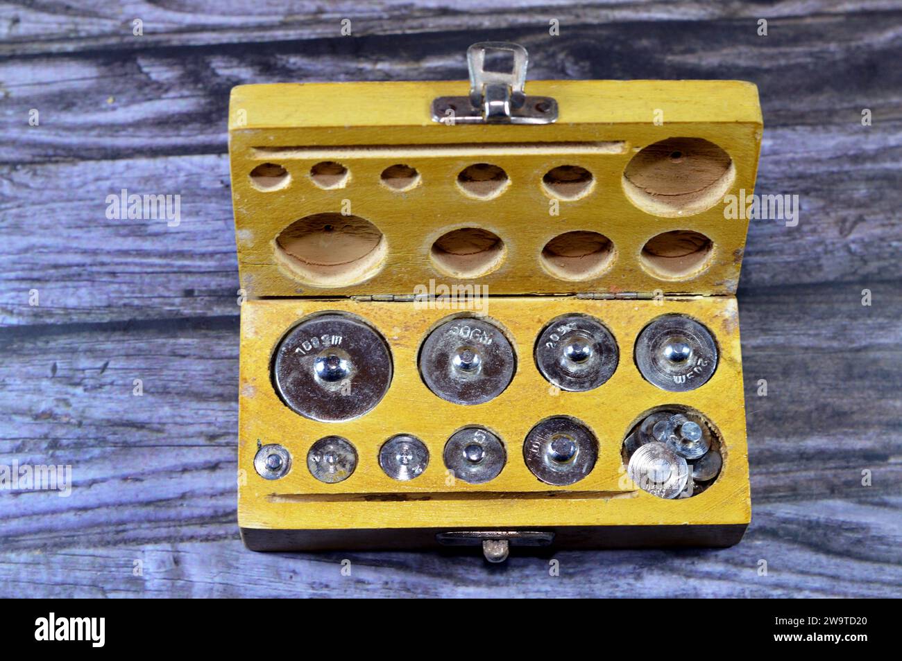 Laboratory weights and masses, used to calibrate scales or balances or