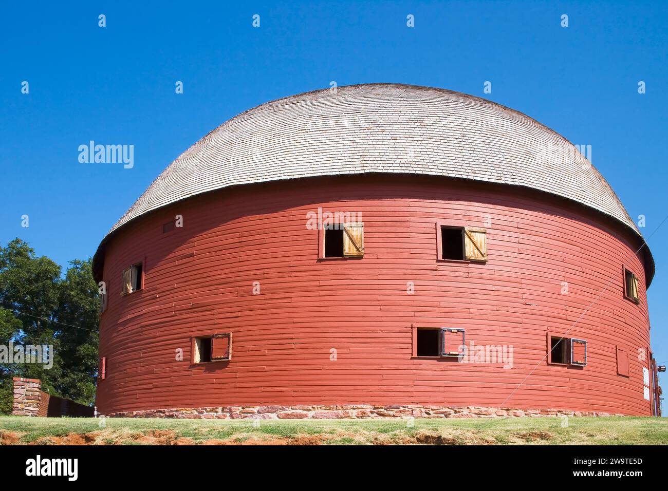 the round red barn in arcadia oklahoma usa Stock Photo