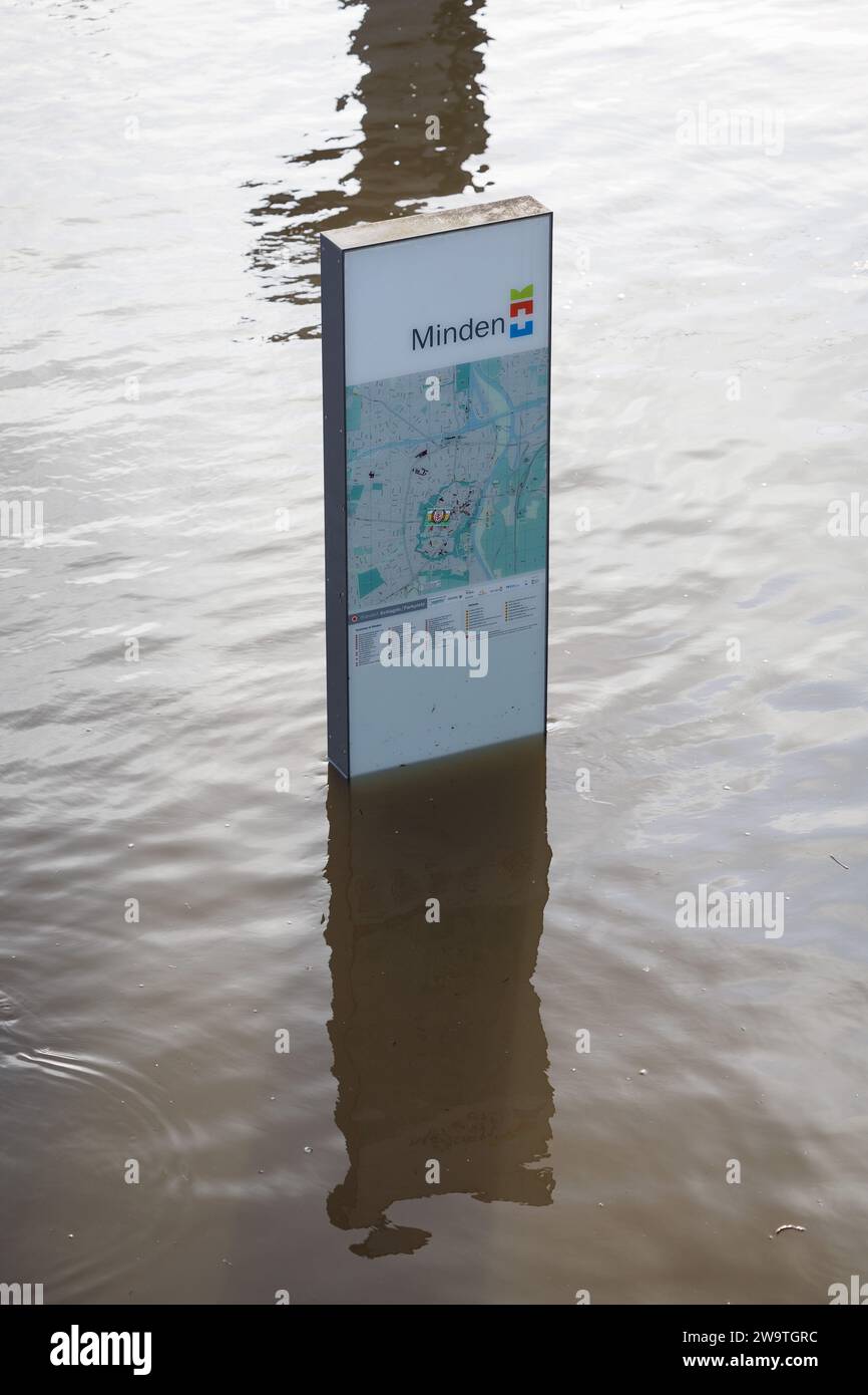 Minden, Germany. 30th Dec, 2023. View of a Steele washed by water with the city map of Minden on the banks of the Weser. Despite a slight easing of water levels, numerous streams and rivers in North Rhine-Westphalia continue to flood. Credit: Friso Gentsch/dpa/Alamy Live News Stock Photo