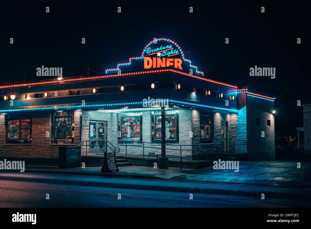 Broadway Lights Diner retro signage at night, Kingston, New York Stock Photo
