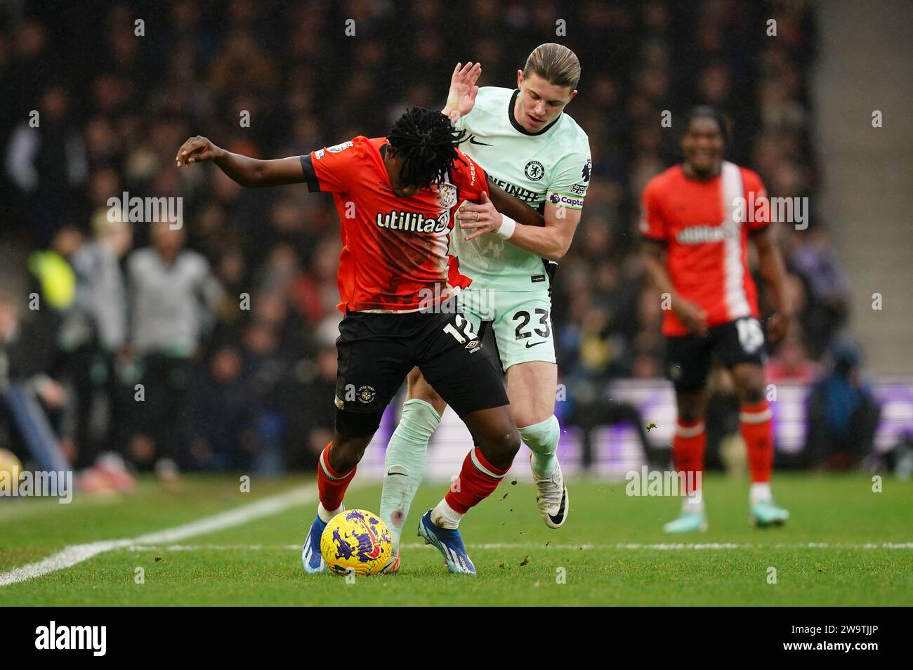 Luton Town's Issa Kabore (left) and Chelsea's Conor Gallagher battle for the ball during the Premier League match at Kenilworth Road, Luton. Picture date: Saturday December 30, 2023. Stock Photo