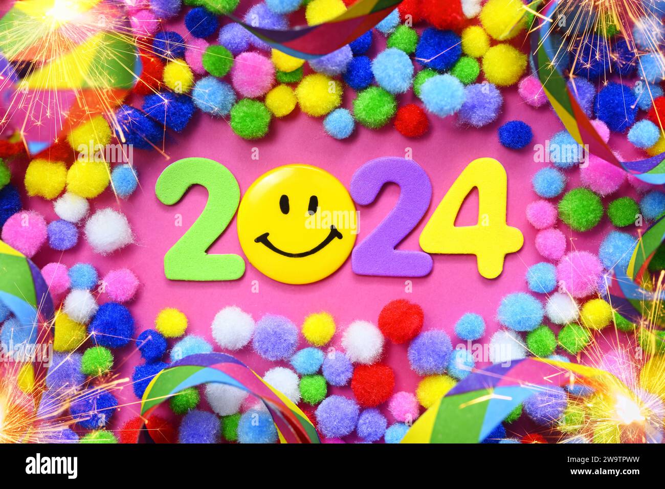 Die Jahreszahl 2024 mit Smiley, Symbolfoto Neujahr 2024 *** The year 2024 with smiley, symbolic photo New Year 2024 Stock Photo