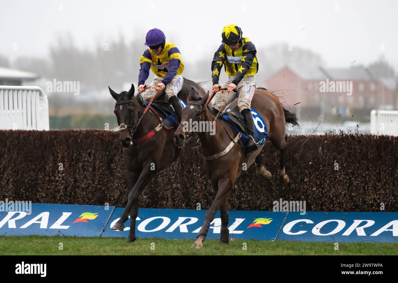 Surrey Racing Coral mandarin handicap chase hi-res stock photography and images - Alamy