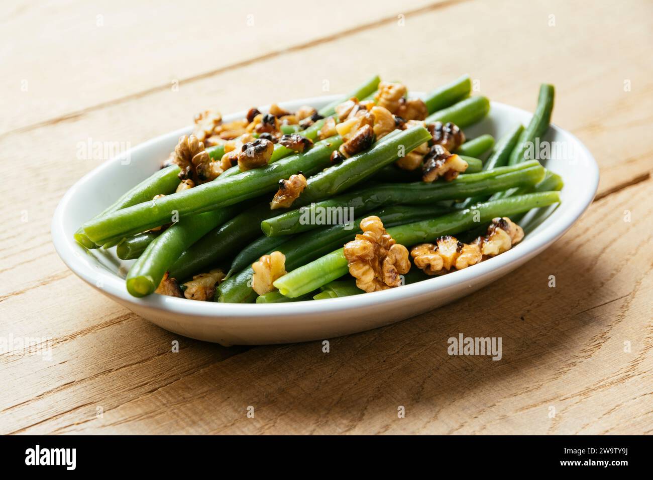 Green Beans with Walnuts and Balsamic Vinegar Stock Photo Alamy