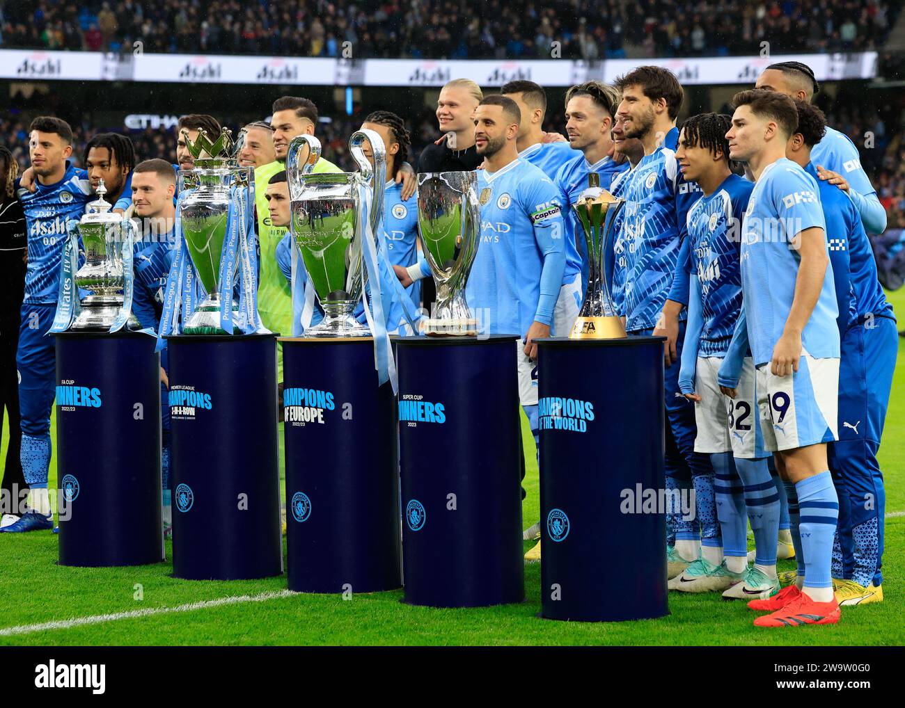 Manchester, UK. 30th Dec, 2023. Manchester City squad pose for a picture with their five trophies ahead of kick off, during the Premier League match Manchester City vs Sheffield United at Etihad Stadium, Manchester, United Kingdom, 30th December 2023 (Photo by Conor Molloy/News Images) Credit: News Images LTD/Alamy Live News Stock Photo