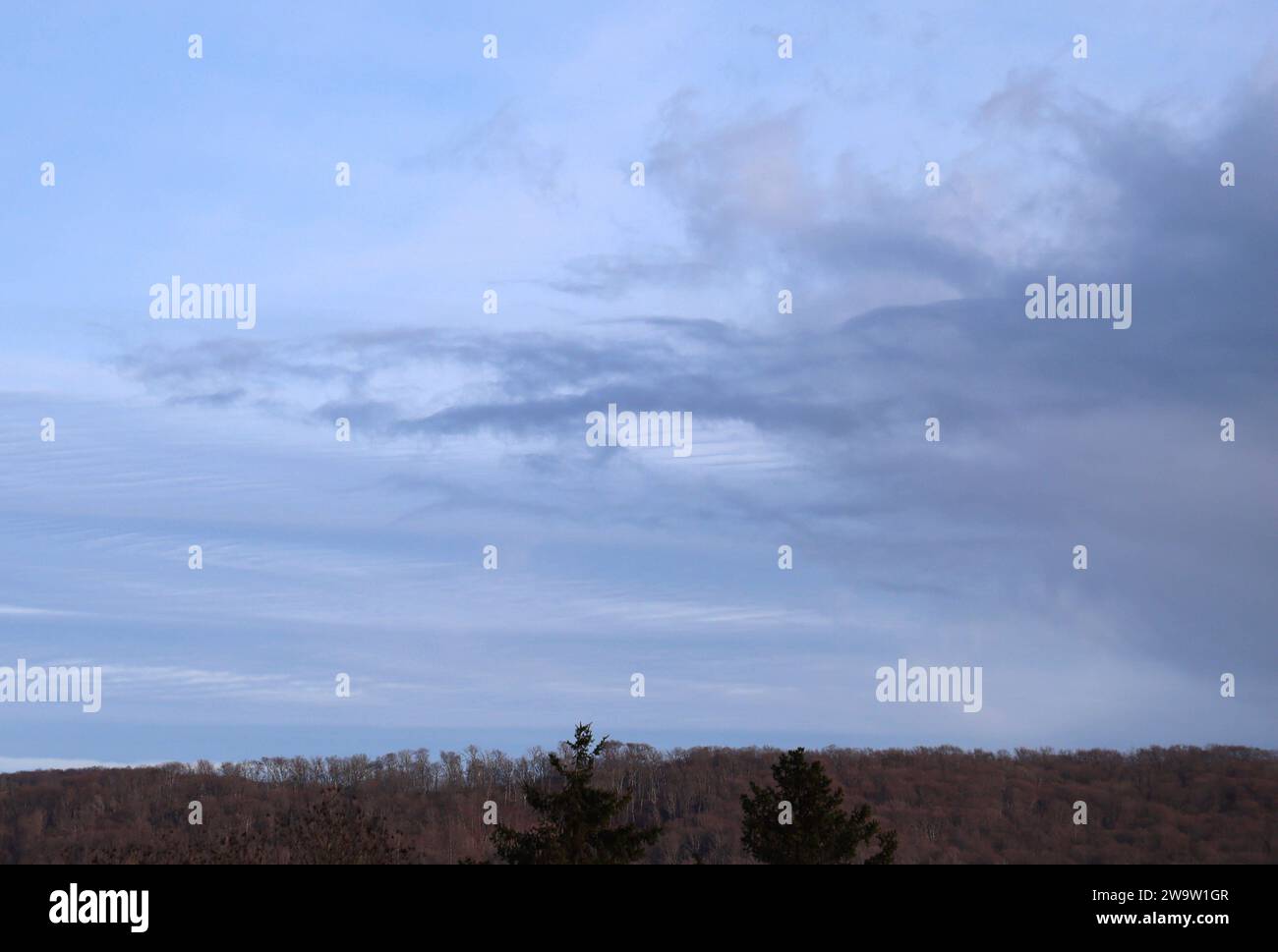 Himmel 30.12.2023, Ostramondra, Wolkenformationen am Himmel *** Sky 30 12 2023, Ostramondra, cloud formations in the sky Stock Photo